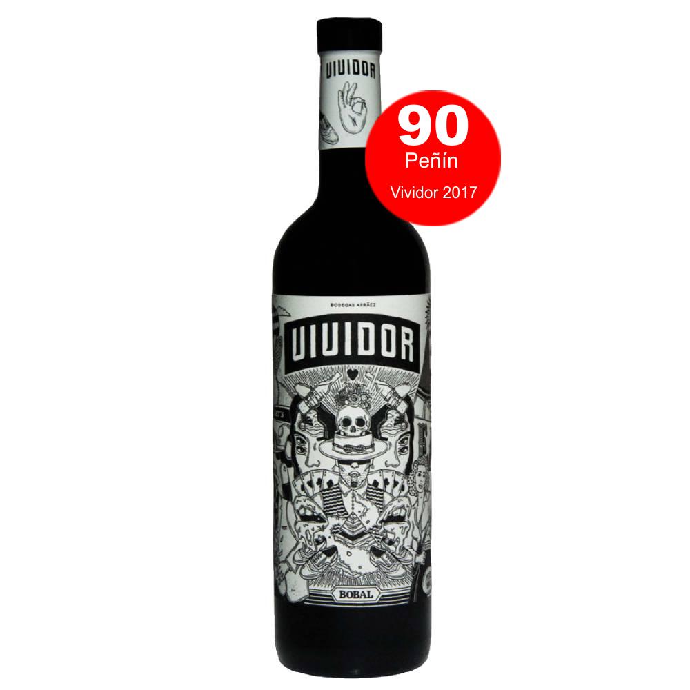 452417_0002 Spanischer Rotwein Vividor Bobal Utiel Requena Arraez, dunkle Flasche mit schwarzem Etikett im Comic-Stil mit Totenkopf, roter Peñin-Bewertungspunkte-Sticker, Naturkorkverschluss